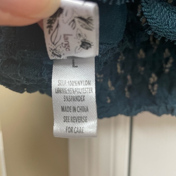 Lacy Bralette - Picture 3 of 4